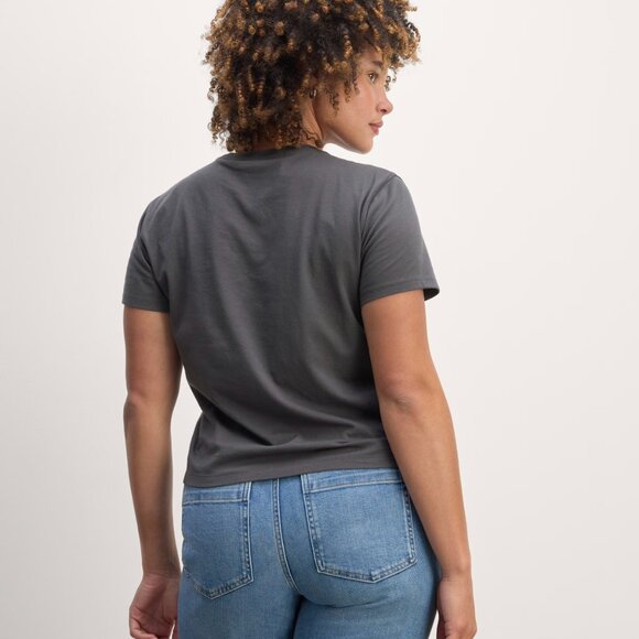 Everlane The Box Cut Tee in Essential Cotton in Graphite, Size X-Small - Picture 3 of 8